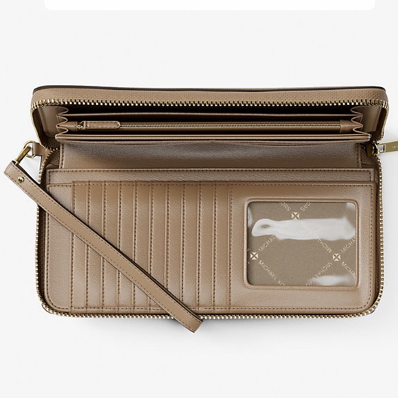 MICHAEL KORS Jet Set Tr Lg Pebbled Leather Continental Wristlet Wallet
Camel
NWT - Picture 2 of 16